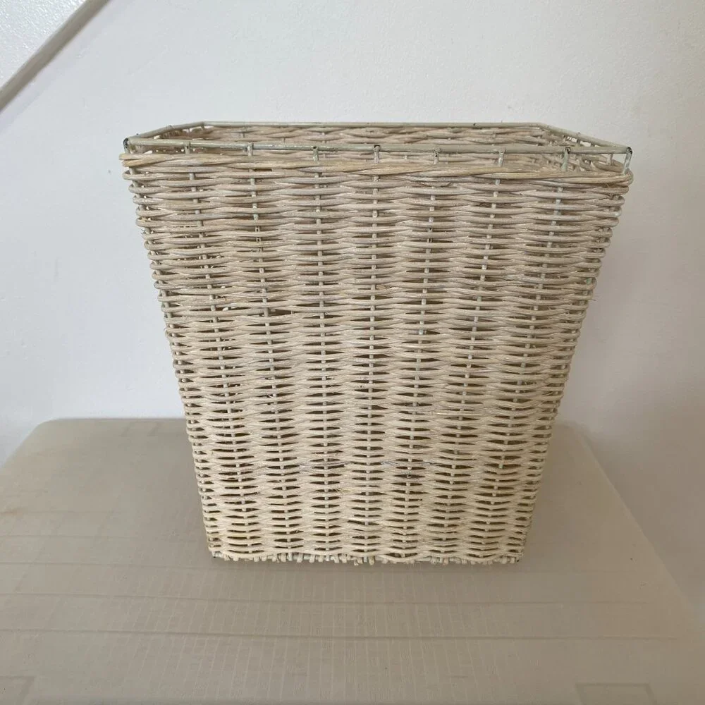Bathroom Wicker Trash Basket With 3-D Rose Design